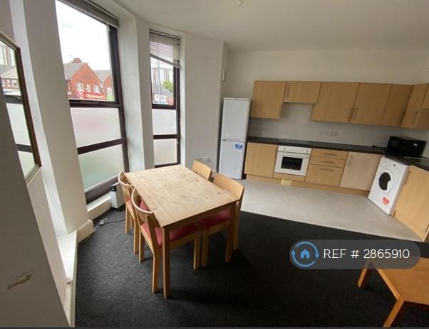 3 bedroom flat in Hathersage Road, Manchester, M13 (3 bed) (#2865910)