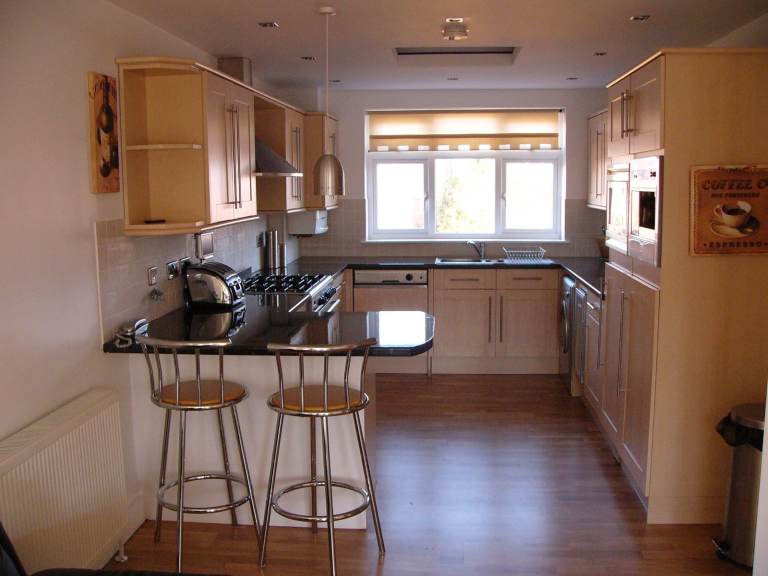 Double Room With En-Suite Bathroom To Let In Luxury Apartment