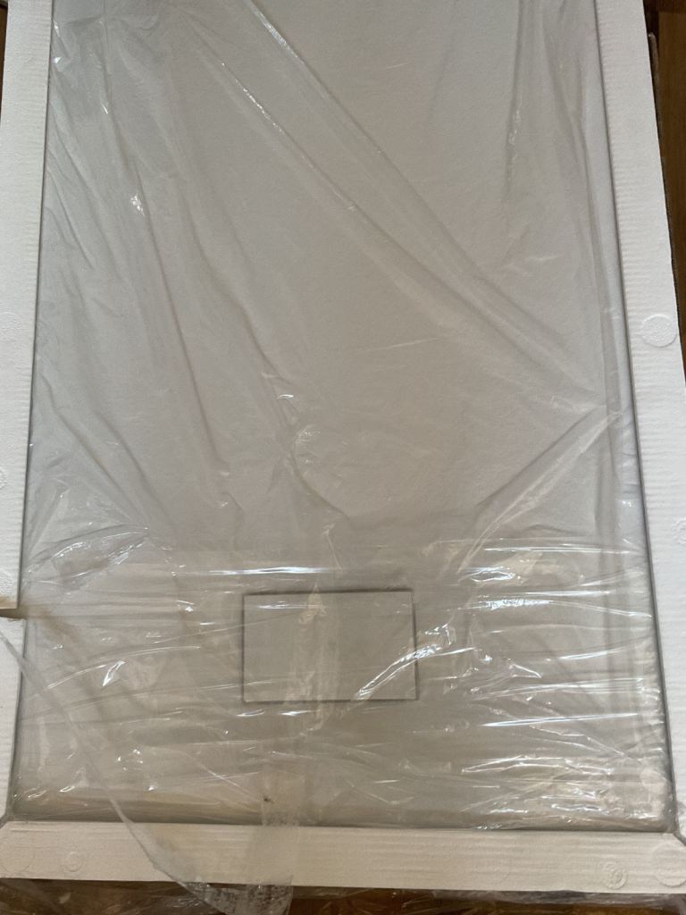 Milano rasa White shower tray 1500x800x26 slate effect