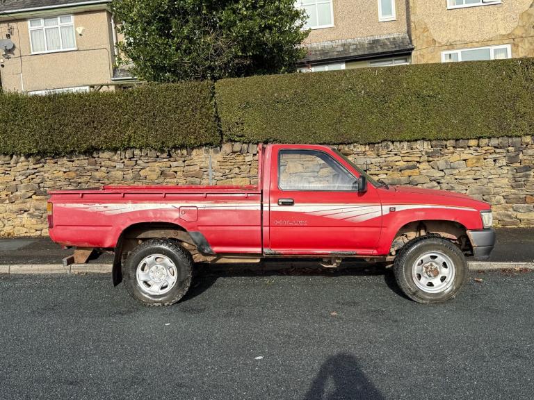 1995 Toyota Hilux SINGLE CAB 2.4D MANUAL RED NA Diesel Manual