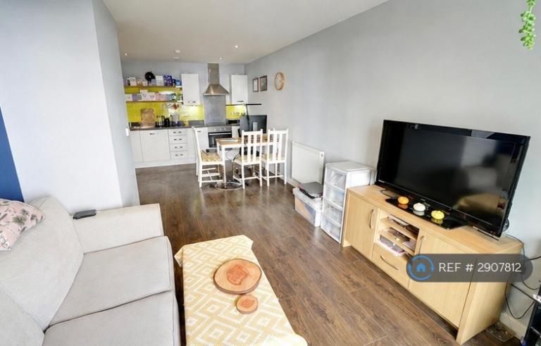 1 bedroom flat in Crown Drive, Romford, RM7 (1 bed) (#2907812)