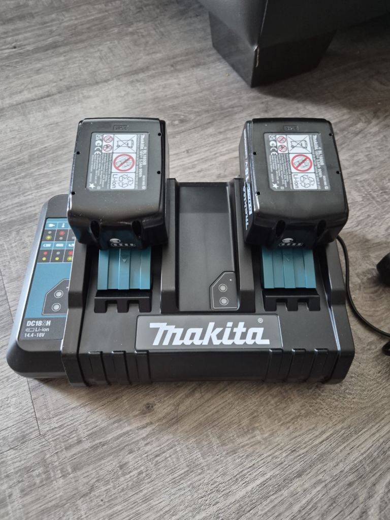 Makita double charger & batteries 