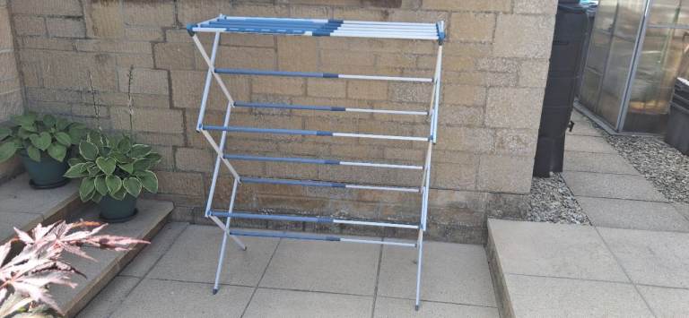 Good Housekeeping Clothes Airer – Large, Folding
