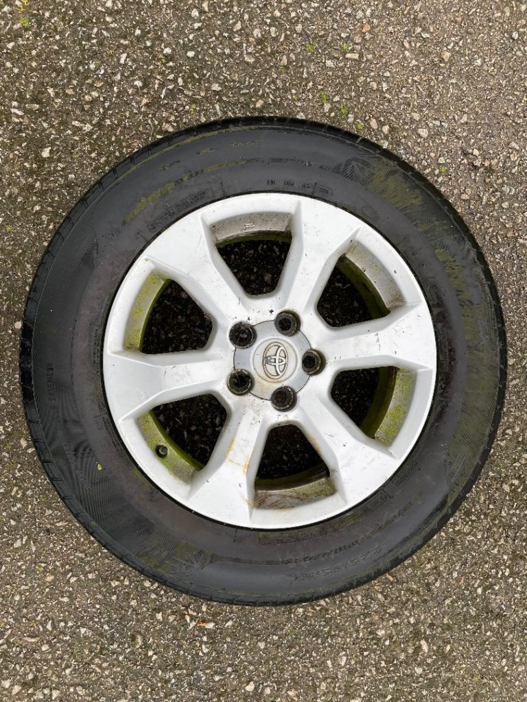 For Sale! Toyota Set of alloys & tyres R17