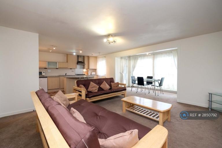 2 bedroom flat in Chesser Crescent, Edinburgh, EH14 (2 bed) (#2850792)