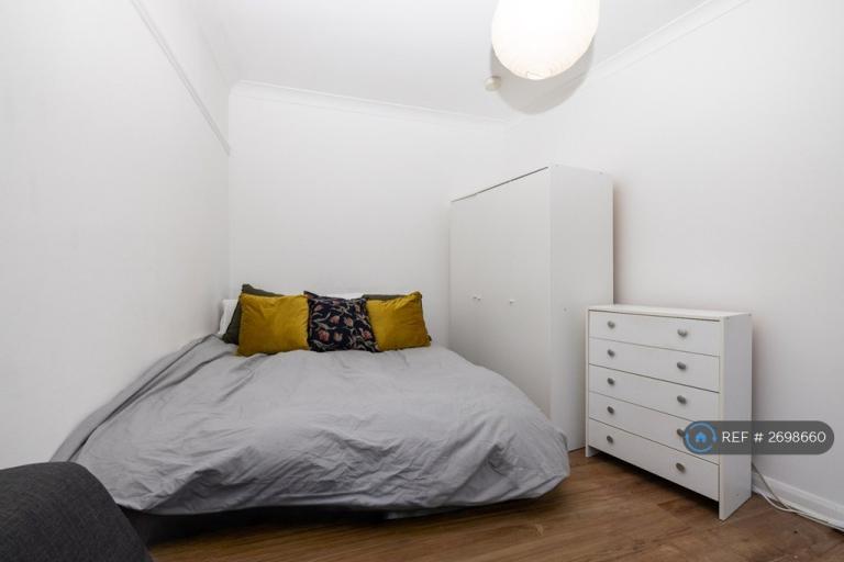 1 bedroom in Varley Road, London, E16 (#2698660)