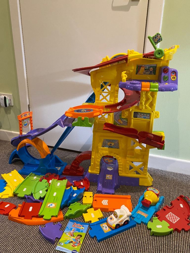 Vtech Toot Toot Drivers parking tower, tracks and car 