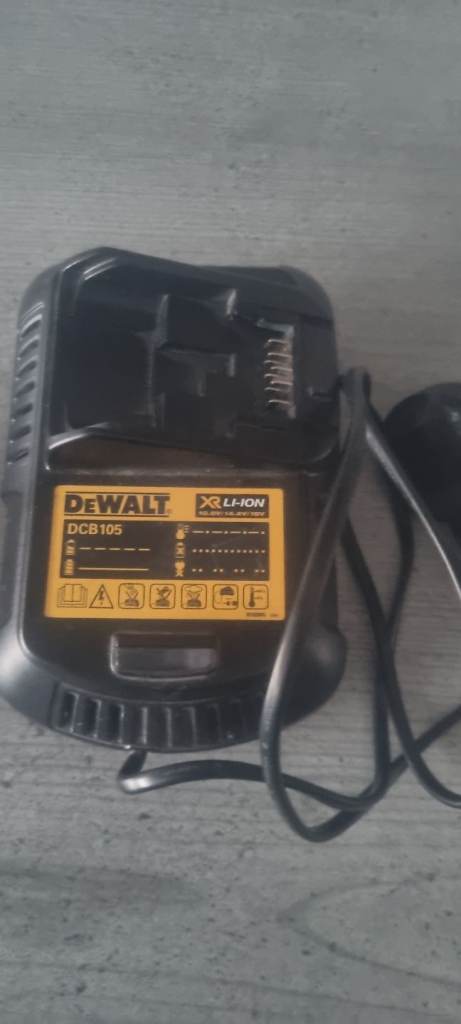 Dewalt battery charger 