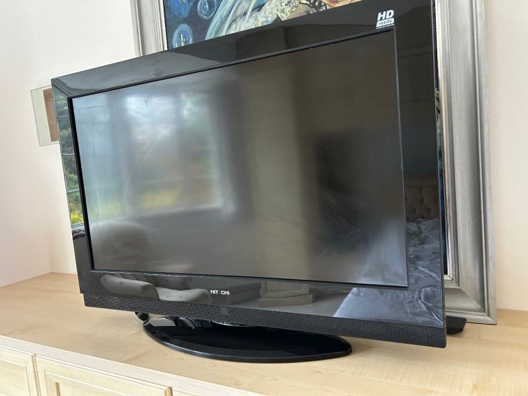 Hitachi 32" LCD TV (Model: 32LD30U A) with Remote – Great for Gaming or Streaming