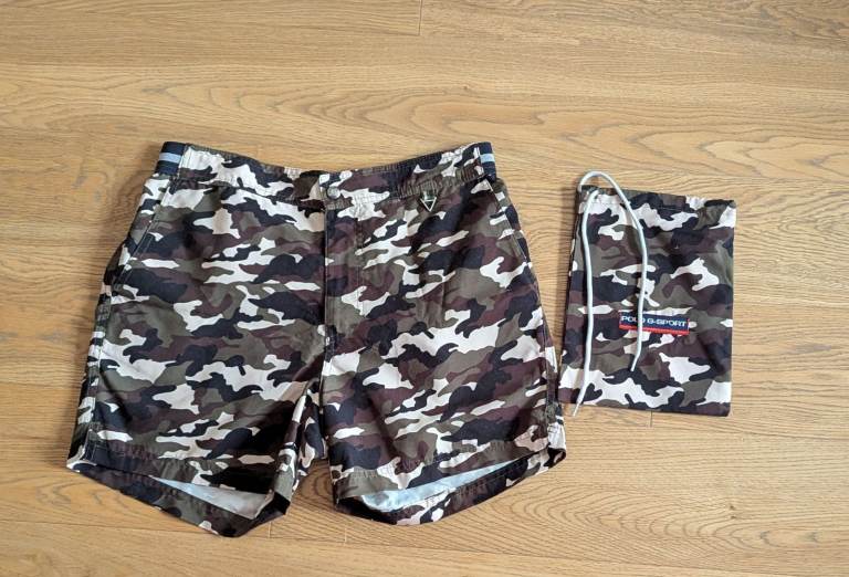 👕 HUGE MEN’S CLOTHING BUNDLE – 6 Jumpers, 12 T-Shirts, 2 Shorts & 2 Shirts