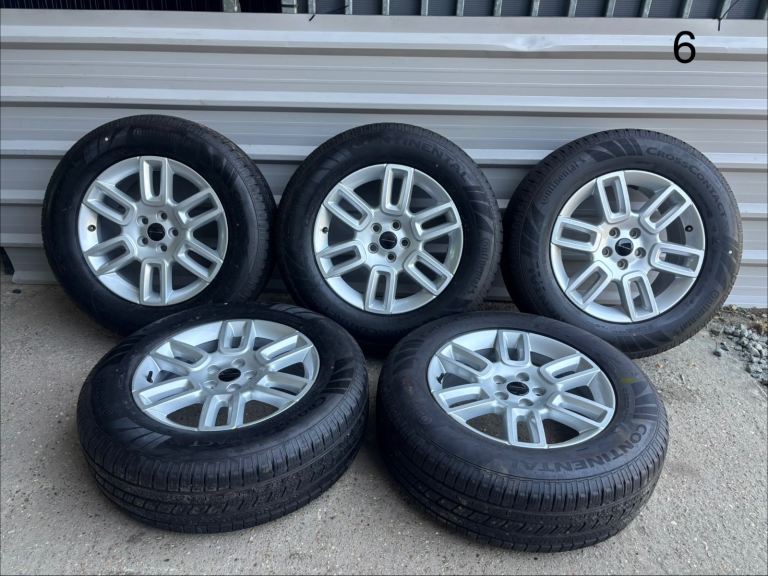 Landrover defender 19” alloy wheels - nearly new tyres 7-8mm continental 
