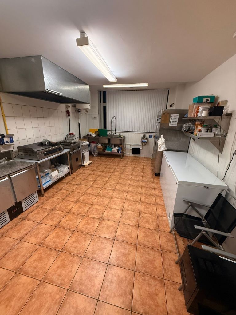 image for FULLY FITTED TAKEAWAY / DARK KITCHEN FOR SALE 