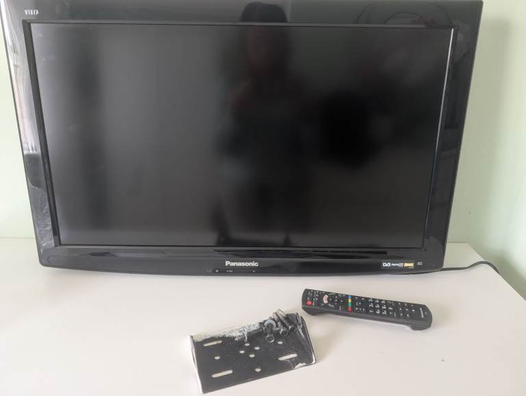 Panasonic Freeview LCD TV with Remote and Wall Mount