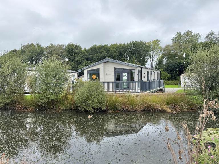 PRE-LOVED LUXURY LODGE | FREE PITCH FEES UNTIL 2028! | CORNWALL | 12 MONTH PARK!