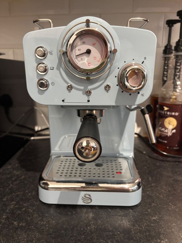 Swan coffee machine with milk frother 