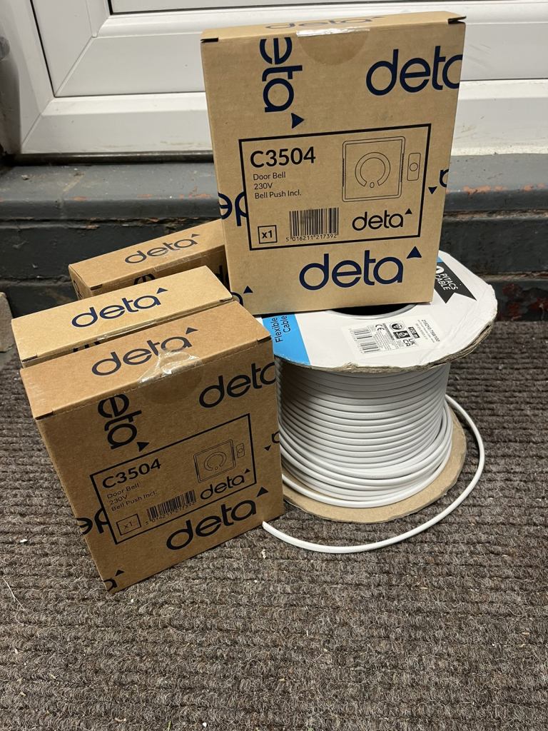 5 X Deta C3504 Mains Voltage Door Chime & cable