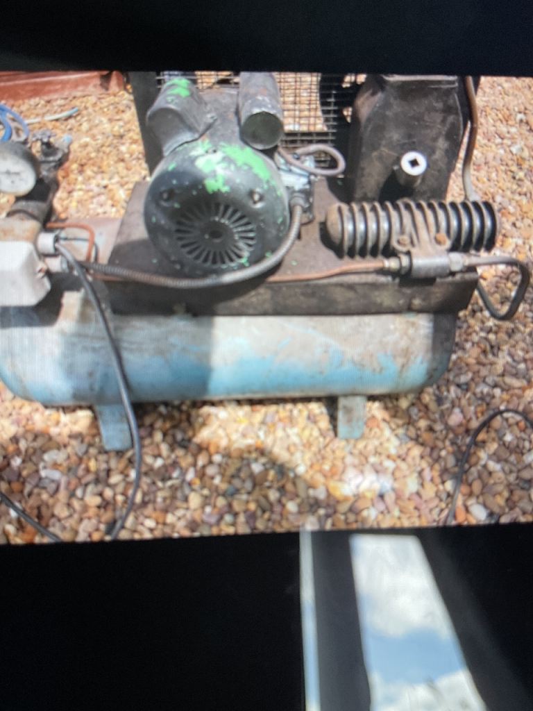 Old but quality small compressor Brook motor Limited have a look old piston 