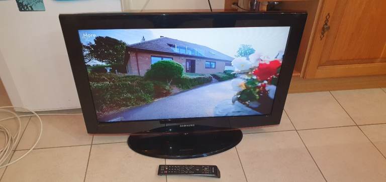 32 inch samsung lcd tv with Freeview