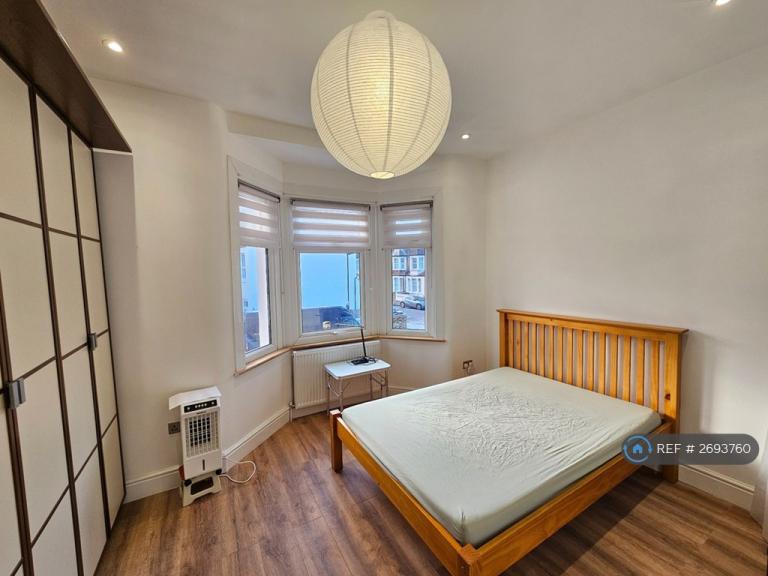 1 bedroom in Langham Road, London, N15 (#2693760)
