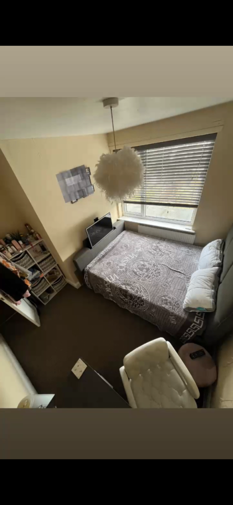 Large Furnished double bedroom 