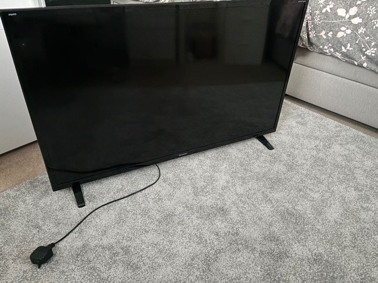 Smart TV Sharp Aquos LCD 50 inches functioning well