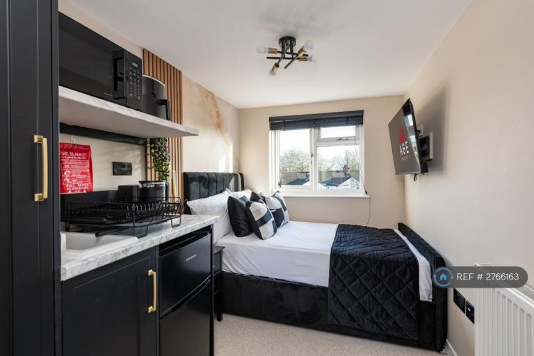 1 bedroom in Cowper Road, Gillingham, ME7 (#2766163)