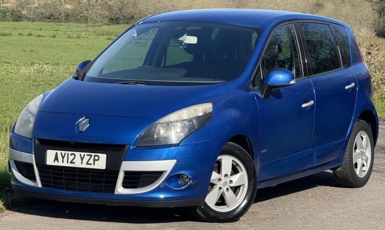 RENAULT SCENIC 1.5 dCi Dynamique TomTom 2012