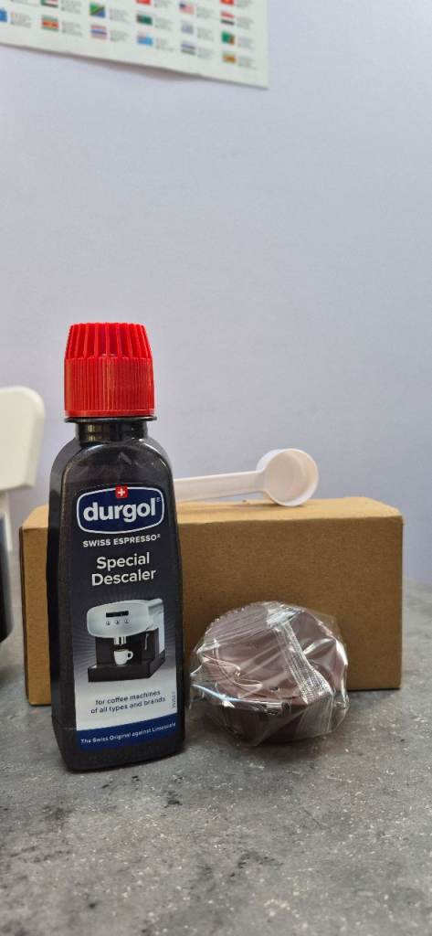 Dolce Gusto De'Longhi Infinissima Coffee Machine + reusable cups & extras