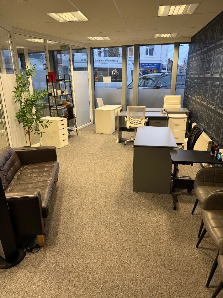 High street office to rent in West Ealing