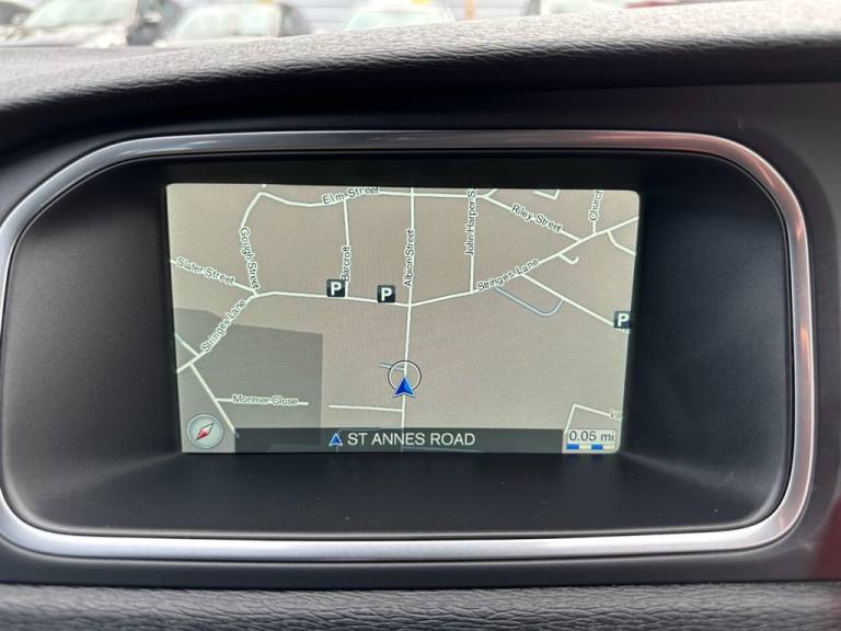 2016 Volvo V40 2.0 D2 R-Design Nav Hatchback 5dr Diesel Manual Euro 6 (s/s) (120 ps) Hatchback Di...