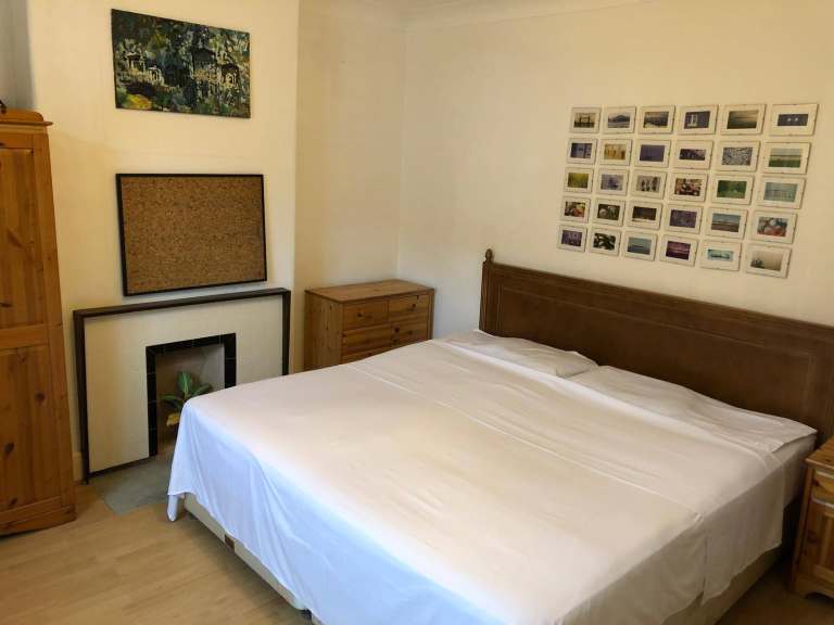 Spacious & Cosy Double Room For Rent AT CR7 8NP