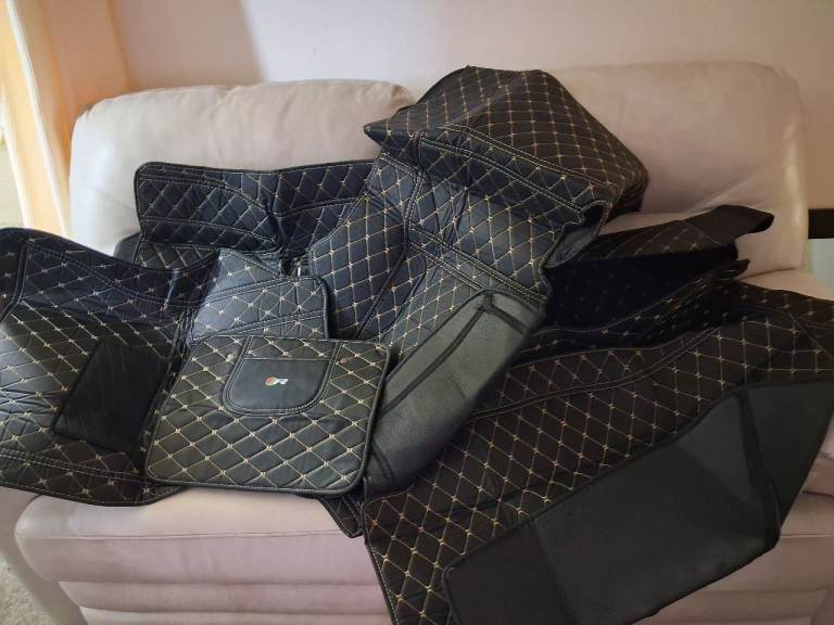 Car mat and seat set 