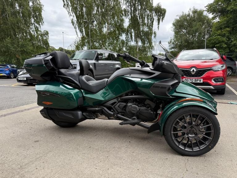 2025 Can-Am Spyder F3 Limited 1330cc 6 speed semiauto trike British Racing Green