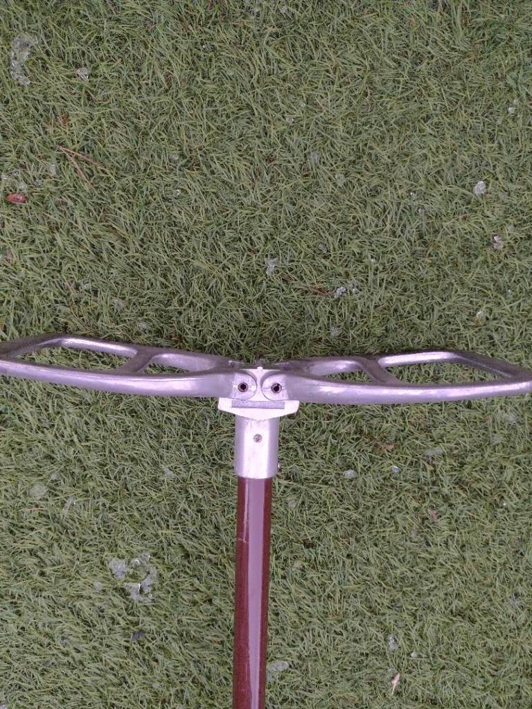 SPECTACULAR GOLF / WALKING SHOOTING STICK 
