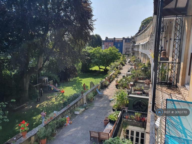 2 bedroom flat in Cornwallis Cres, Bristol, BS8 (2 bed) (#3013770)