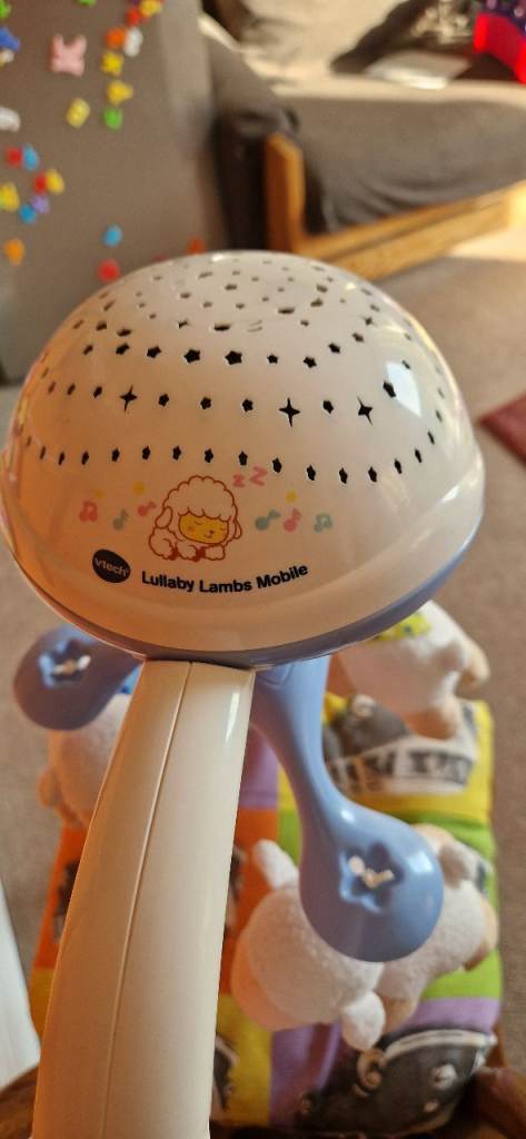 LULLABY COT MOBILE. VERY GOOD CONDITION. INC BATTERIES.