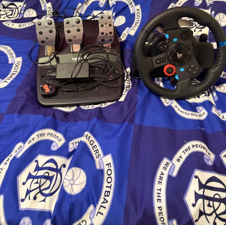 Logitech G29 Driving Force Racing Wheel & Pedals – Good Condition