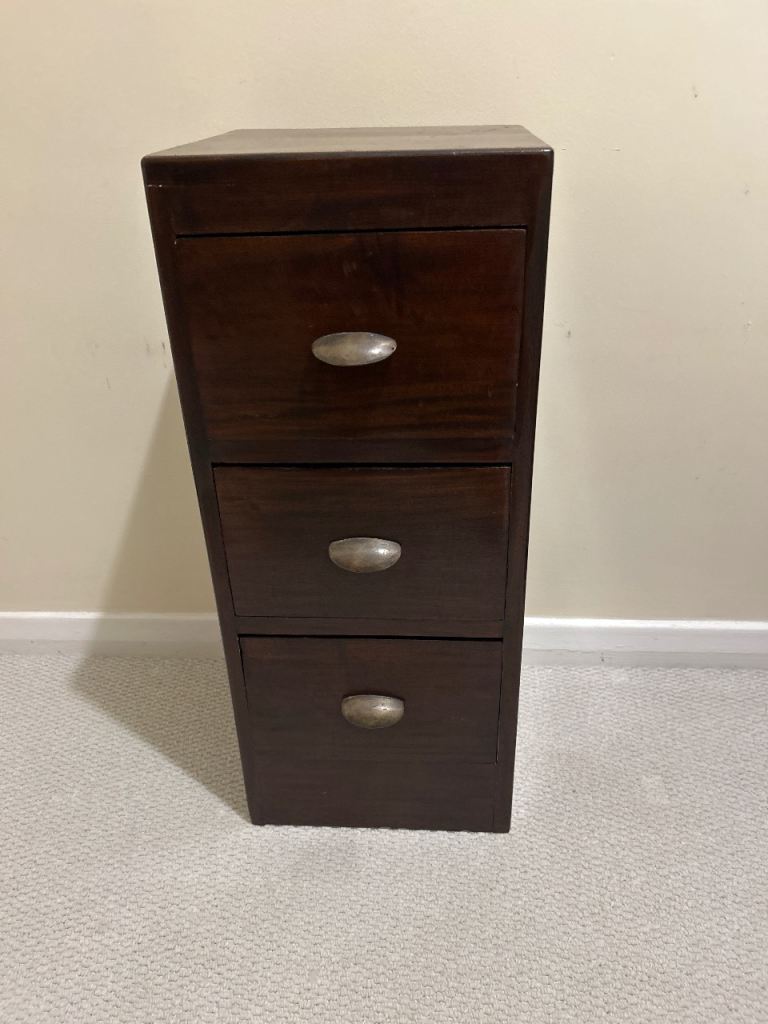 Small set of drawers
