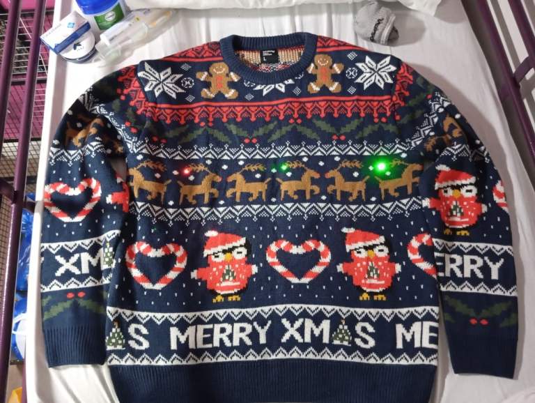 ​Ugly Christmas Sweater with LED Lights - Reindeer & Owls! Size L