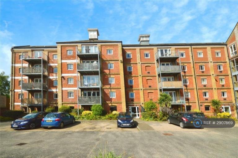 2 bedroom flat in Free Rodwell House, Manningtree, CO11 (2 bed) (#2907869)