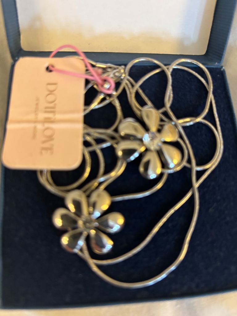 Dottilove Flower necklace 