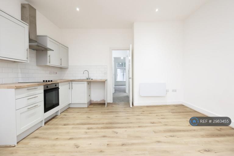 1 bedroom flat in Glen View Villas, Treharris, CF46 (1 bed) (#2983455)