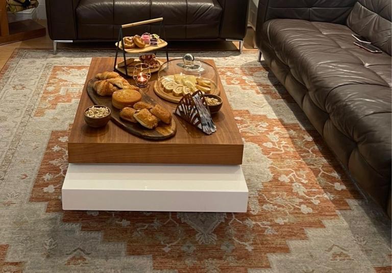 Sofas and moving central table 