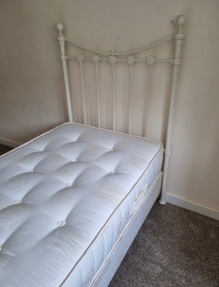 Single Cream vintage style bed