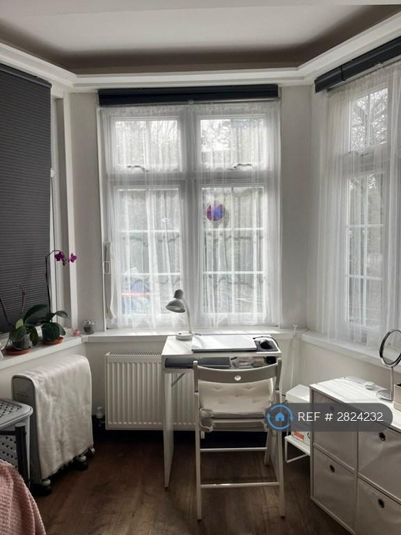 Studio flat in Greyhound Hill, London, NW4 (#2824232)