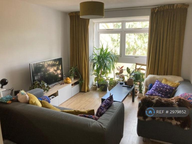 2 bedroom flat in Elton Lodge, London, W5 (2 bed) (#2979852)