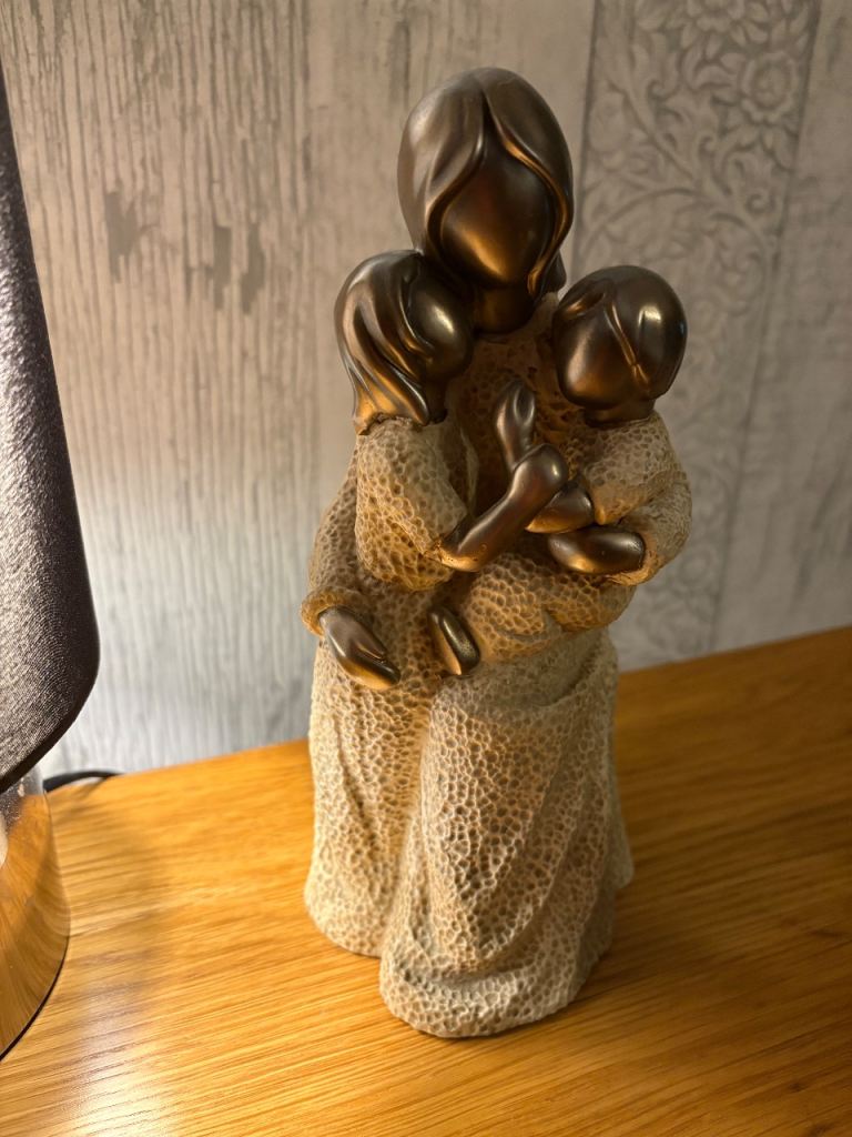 Beautiful resin and bronze family od 3 