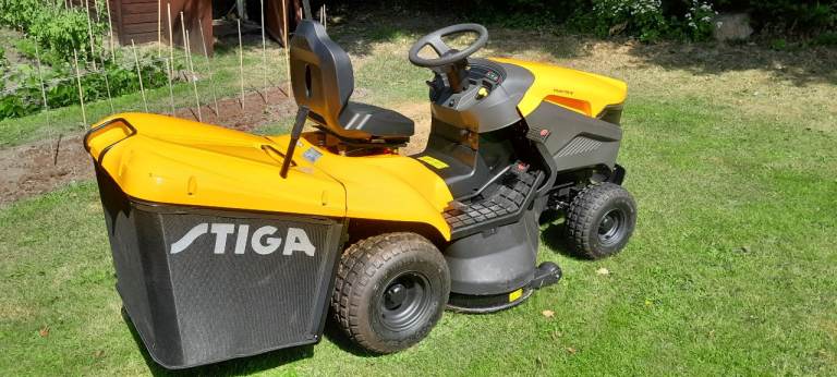 Stiga Estate 798 W Ride-on Mower + Accessories