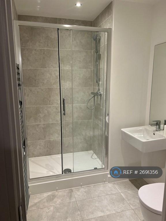 2 bedroom flat in Weldon, Swanscombe, DA10 (2 bed) (#2691356)