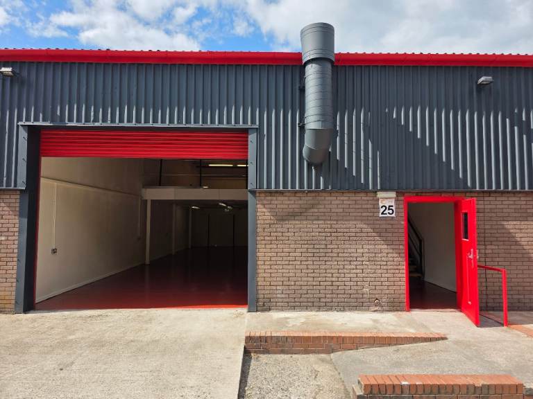  flexible space suitable for warehouse, garage, light industrial or workshop use STPP.